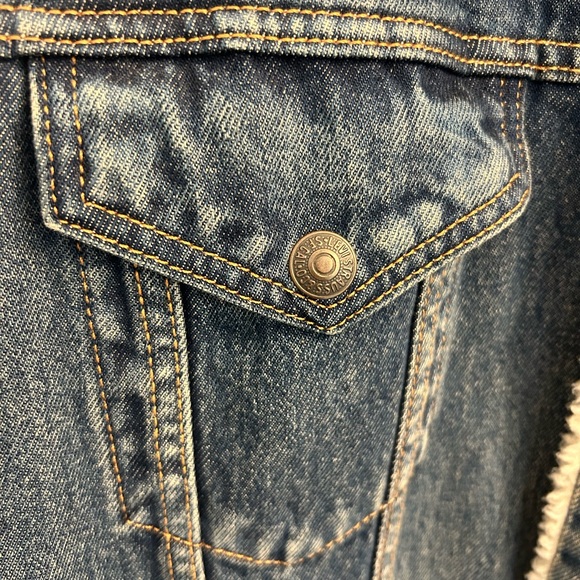 Levi's Blue Denim Jacket with Sherpa Collar - Picture 9 of 11
